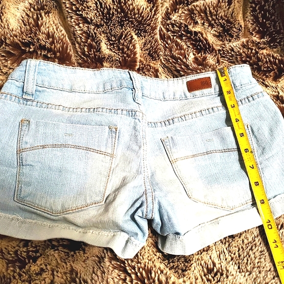 RSQ Jean Malibu Shorts size 7 - Picture 3 of 7